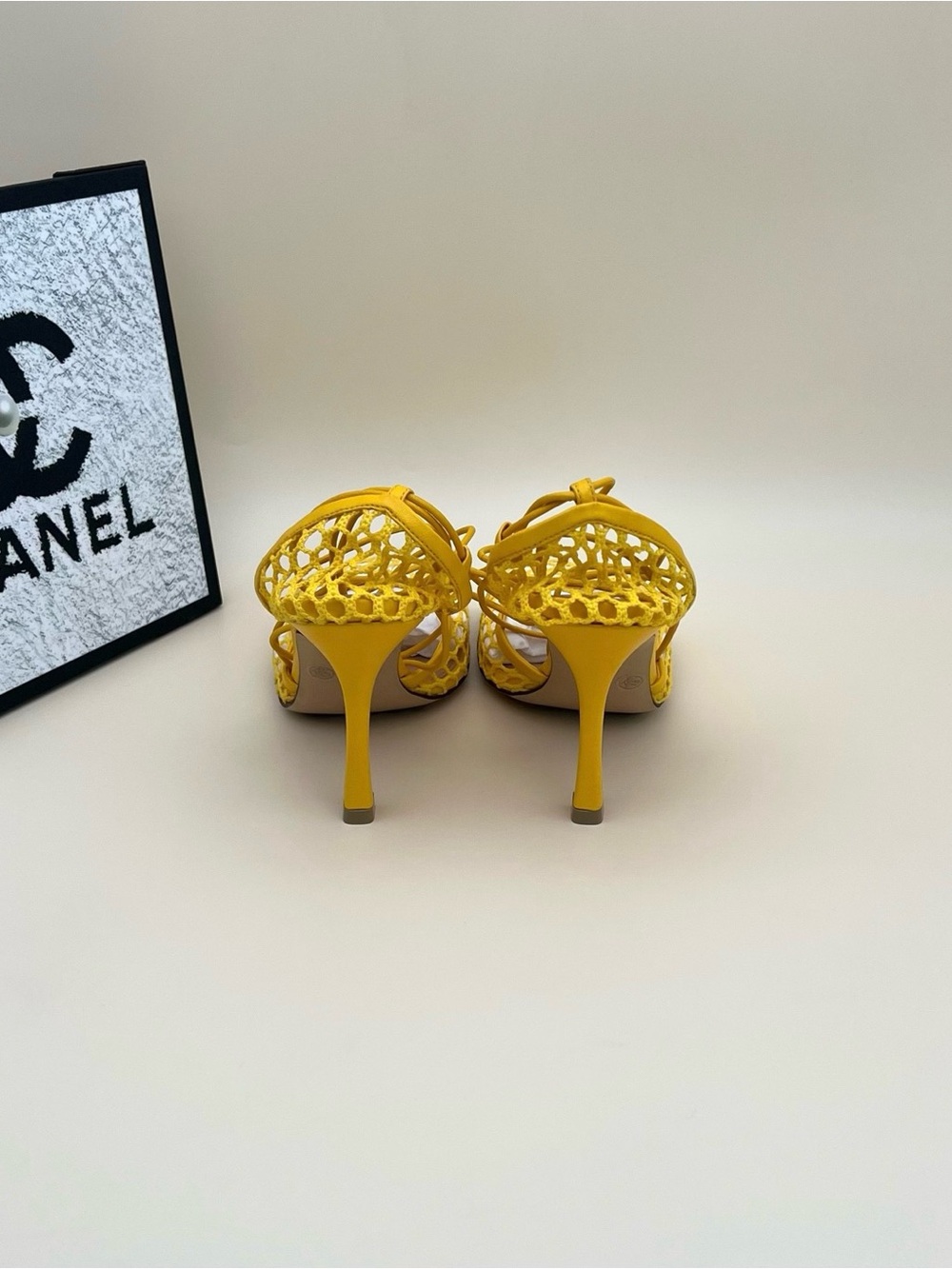 🚩steal Bottega Veneta Yellow Lace-Up Mesh Heels - Picture 3 of 6